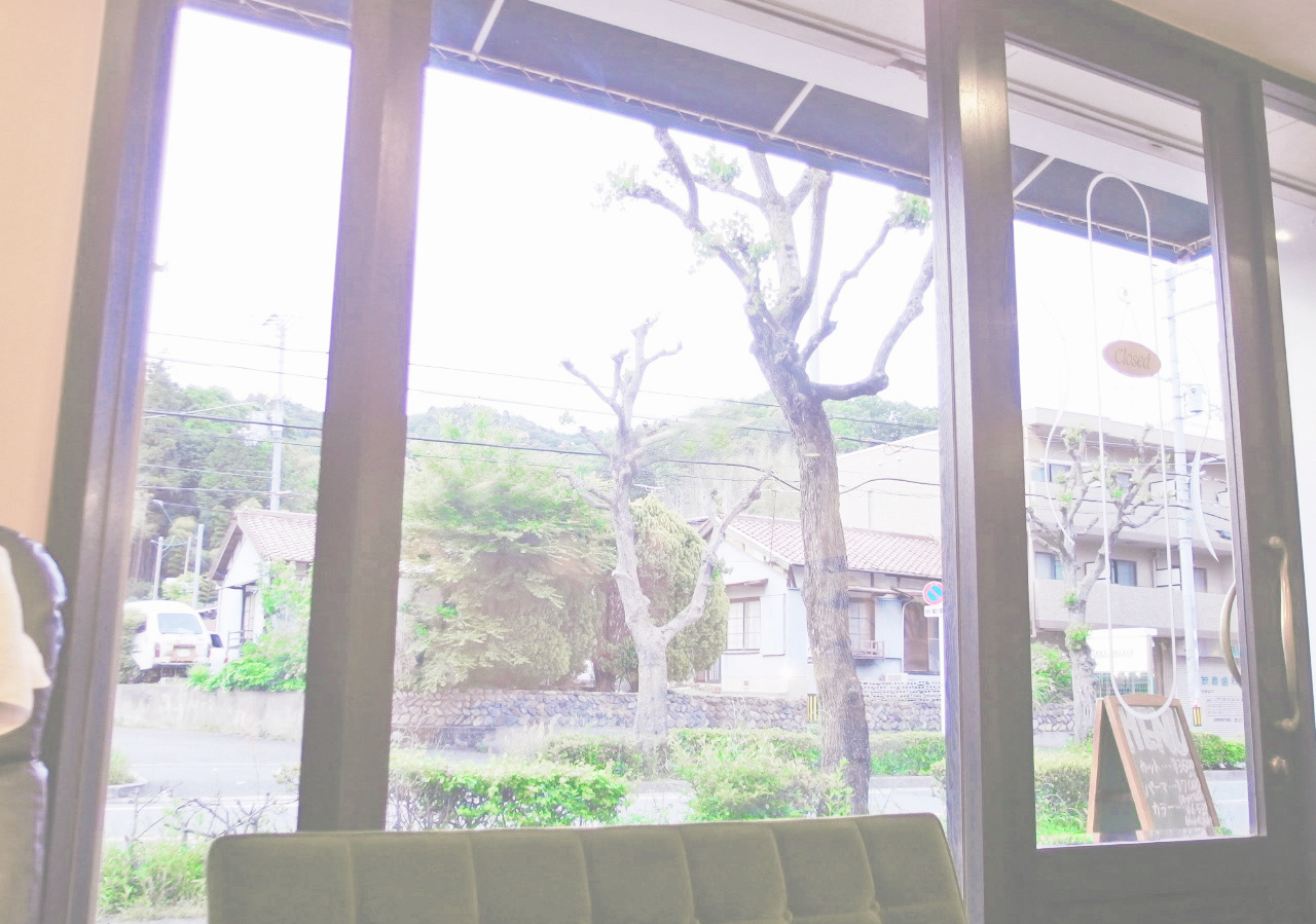 大阪／箕面 :: 男爵Rt.306店 :: 店内／ショーウインドー／箕面の自然 :: 理容室／メンズヘアサロン 